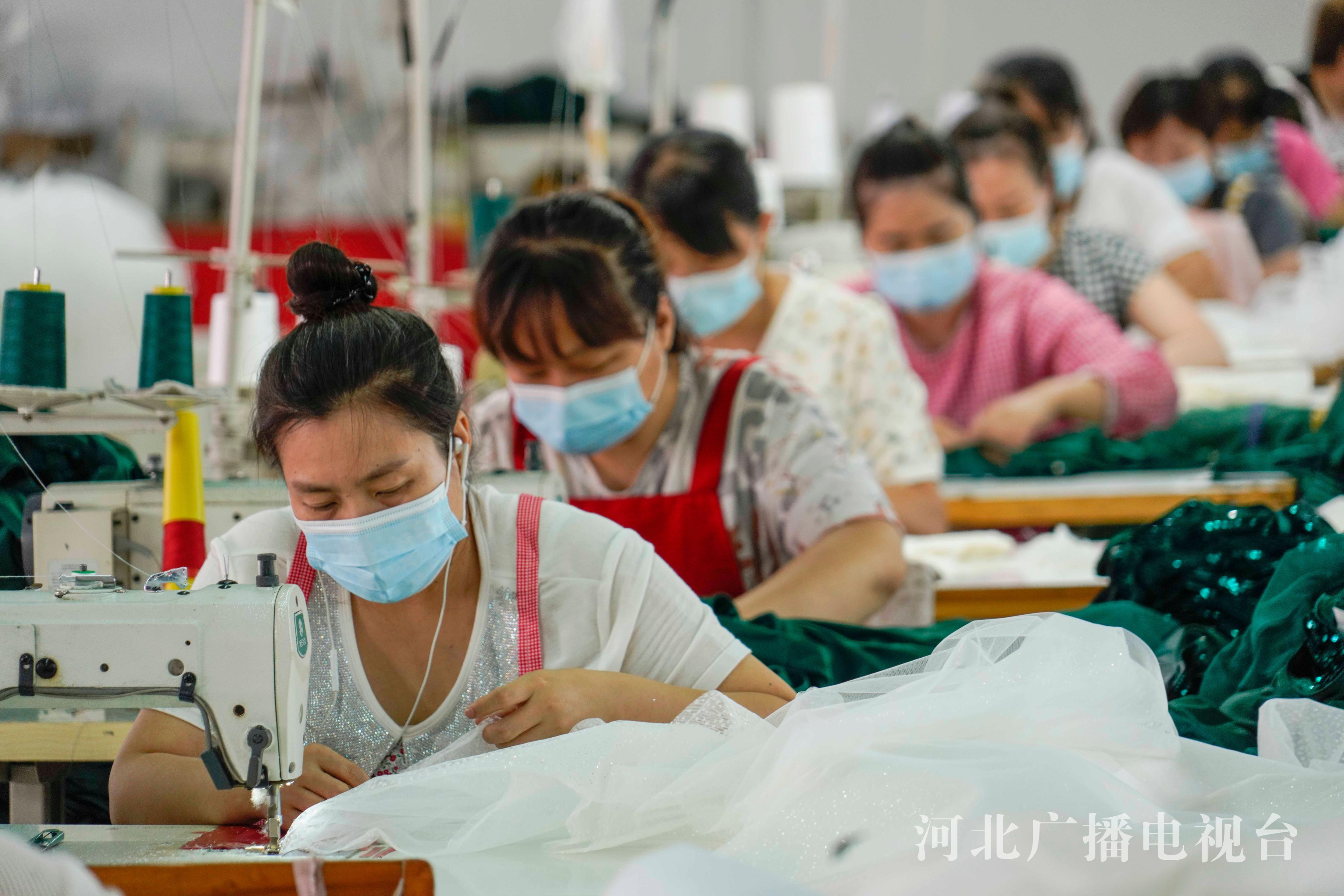 唐山遵化 出口服装加工忙 产业升级促发展